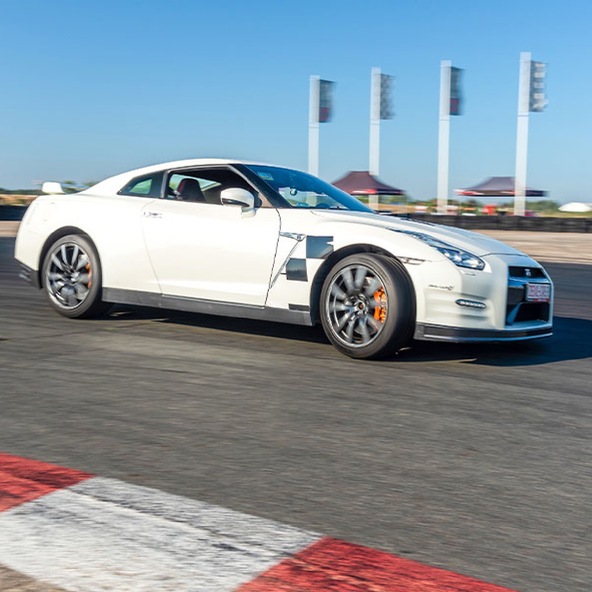 Jazda Nissan GTR | Wiele lokalizacji | DEVIL-CARS