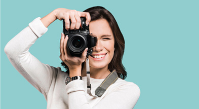 Kobieta z Aparatem Fotograficznym