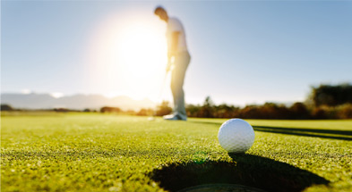 Mężczyzna na Polu Golfowym - Nauka Gry w Golfa