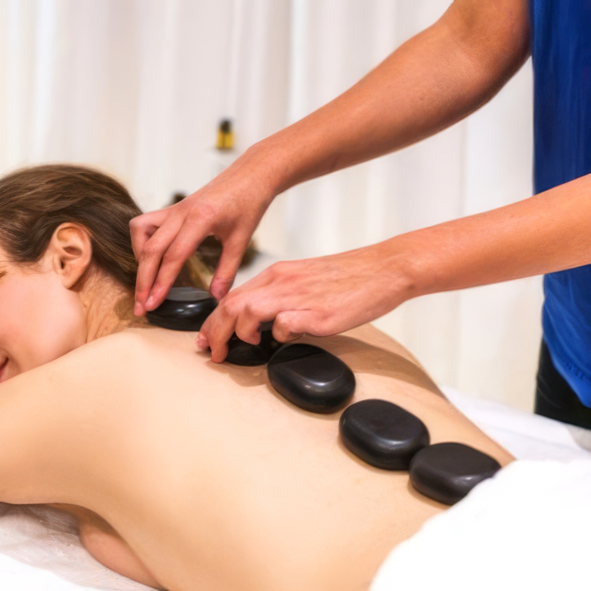 Masaż gorącymi kamieniami | Poznań | Chill City SPA