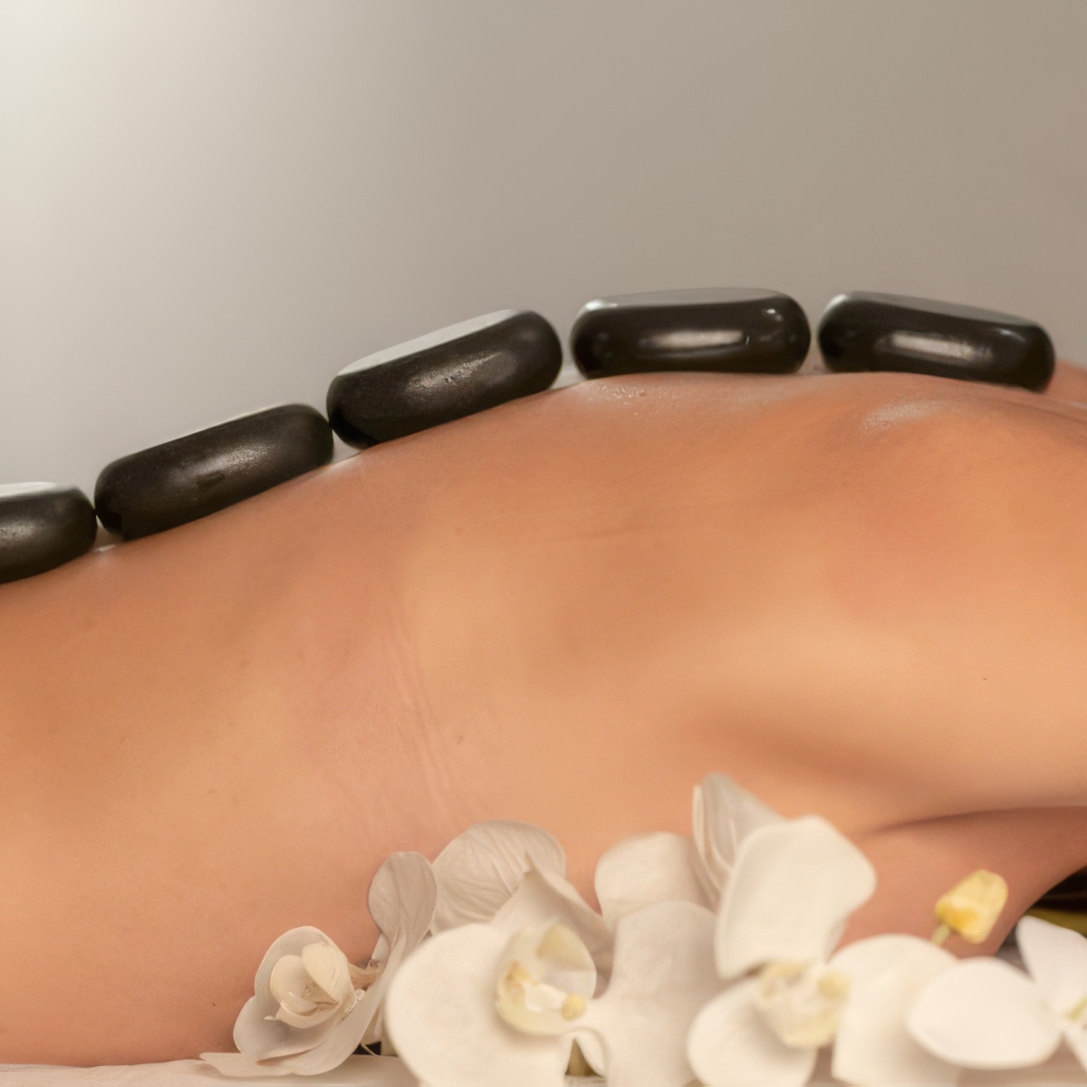 Masaż gorącymi kamieniami | Warszawa (Mokotów) | Lumira SPA