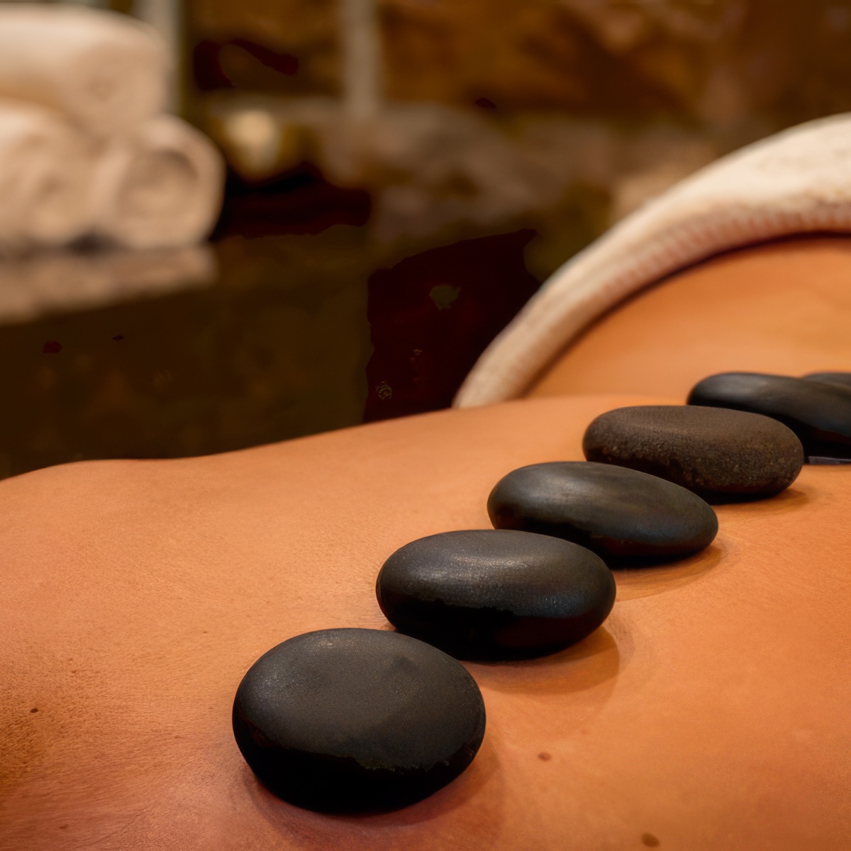 Masaż gorącymi kamieniami | Gorlice | Strefa Piękna SPA & Beauty