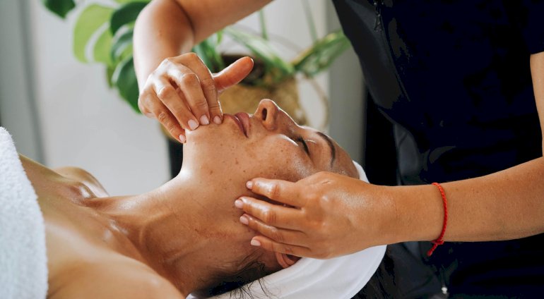 Masaż twarzy | Warszawa (Śródmieście) | Terra SPA