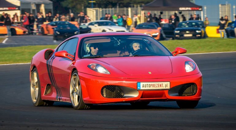 Jazda Ferrari F430 ulicami miasta | Tarnowskie Góry | AUTOPREZENT