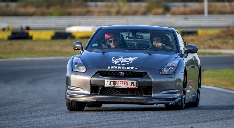 Jazda Nissan GT-R ulicami miasta | Kraków | AUTOPREZENT