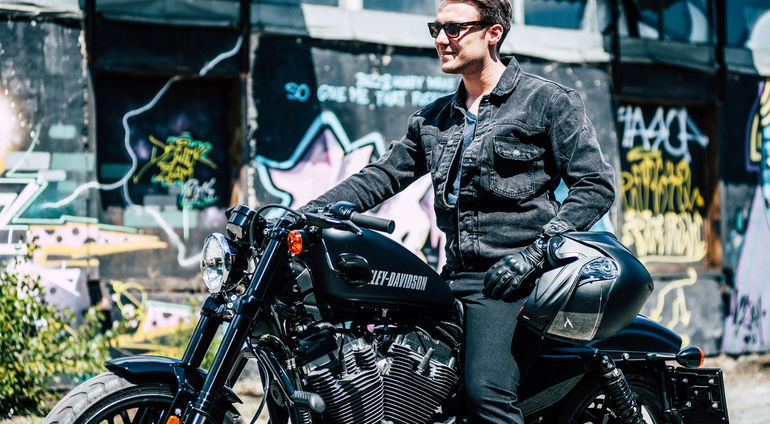 Jazda motocyklem Harley Davidson