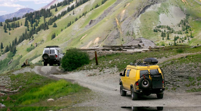 Dwa Samochody Terenowe 4x4