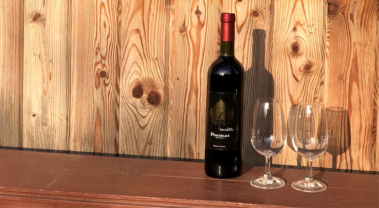 Wino 'Poemat' w Winnicy Dwórzno