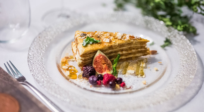Deser Miodownik z Menu Restauracji 'U Myśliwych