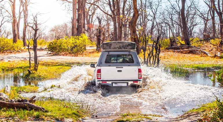 Jazda samochodem terenowym off road