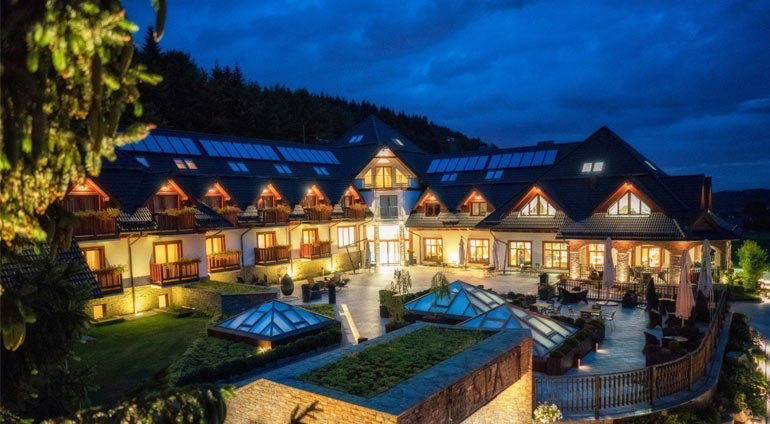 Hotel Czarny Groń Hotel & Spa nocą