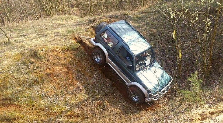 Samochód Terenowy Podczas Jazdy Off Road