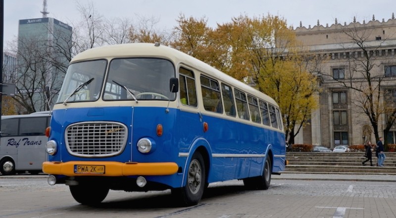 Niebieski Jelcz Ogórek Na Parkingu