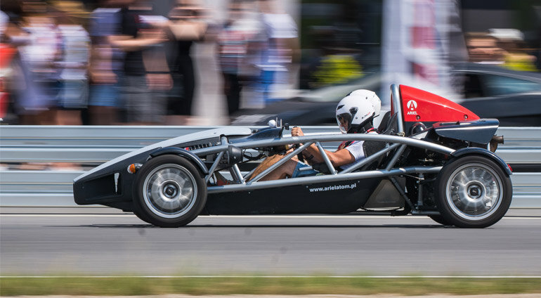 Ariel Atom na torze wyścigowym, Źródło: Devil Cars