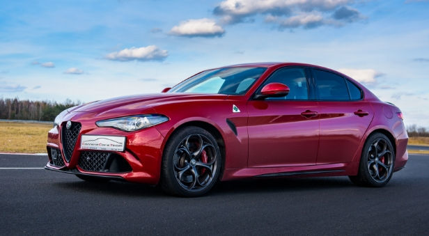 Czerwona Alfa Romeo