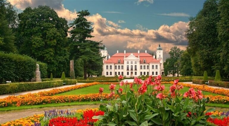 Pałac I Widok Na Ogród W Kozło