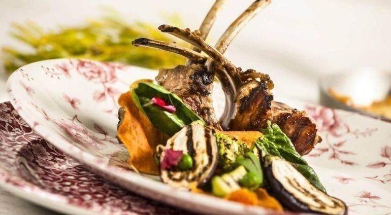 Danie Główne Podane W Restauracji Luxury