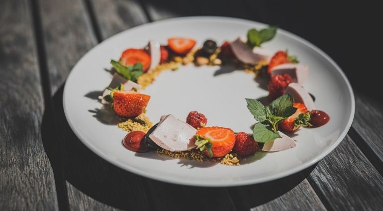 Przystawka Z Truskawkami W Bistro Serwus