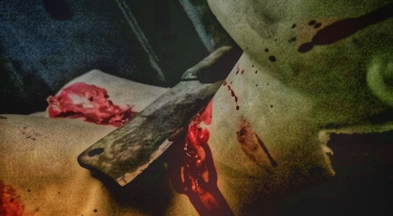Nóż Na Zakrwawionej Szyi W Pokoju Zagadek