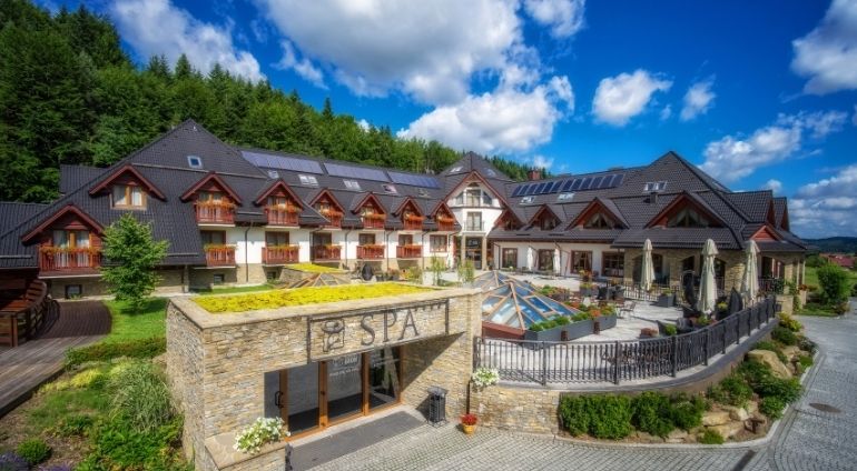 Widok na cały hotel Czarny Groń Hotel & Spa