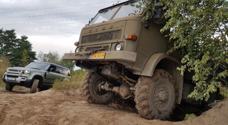 Off road cieżarówką wojskową