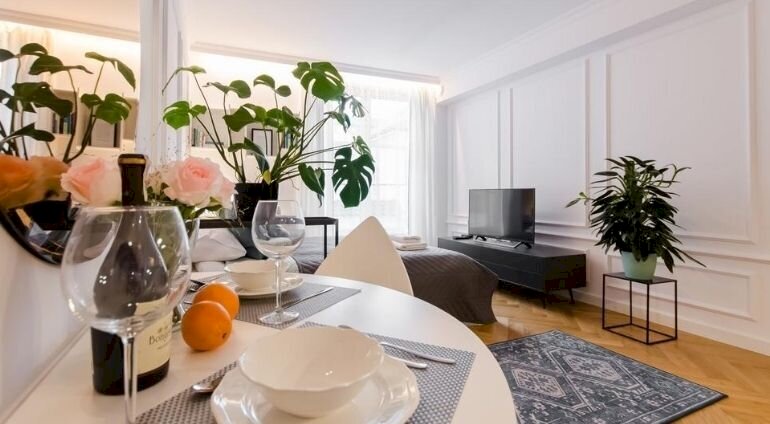 Wnętrze Apartamentu Z Łóżkiem