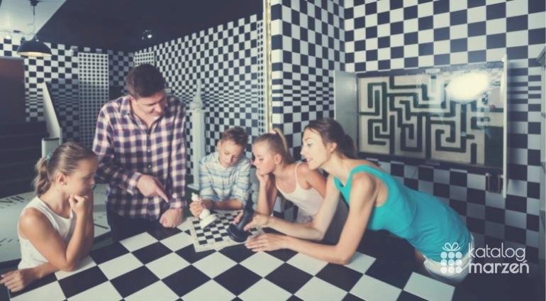 Escape Room Rodzina Rozwiązuje Zagadki Wspólnie Spędzają Czas