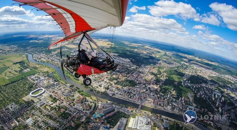 Lot motolotnią, Warta