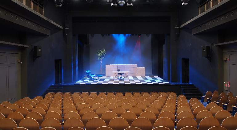 Wieczór w teatrze Syrena
