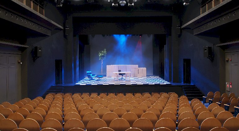 Wieczór w teatrze Syrena