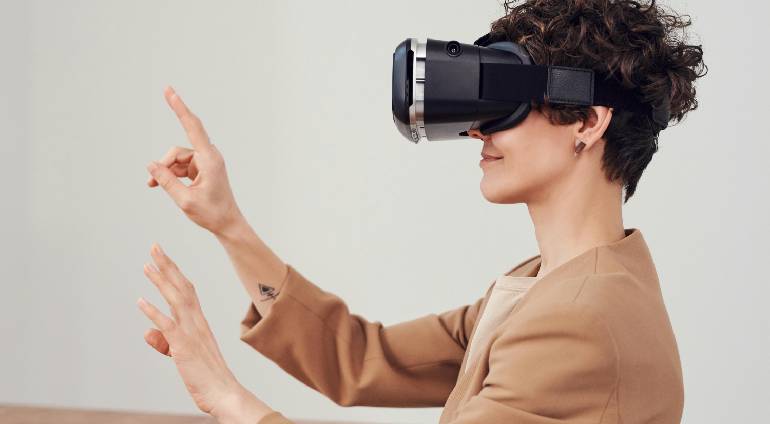 VR