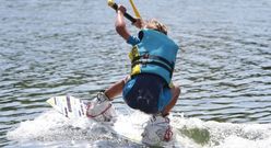Prezent. Poznaj wakeboarding dla dwojga. Zdjęcie 1