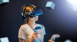 Kobieta ze Sprzętem VR