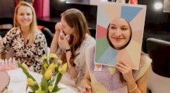 Analiza Kolorystyczna Kobieta Z Dobraną Paletą